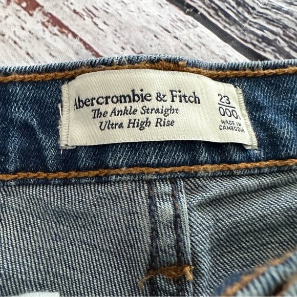 Abercrombie & Fitch The Ankle Straight Ultra High Rise Jeans - Picture 4 of 7